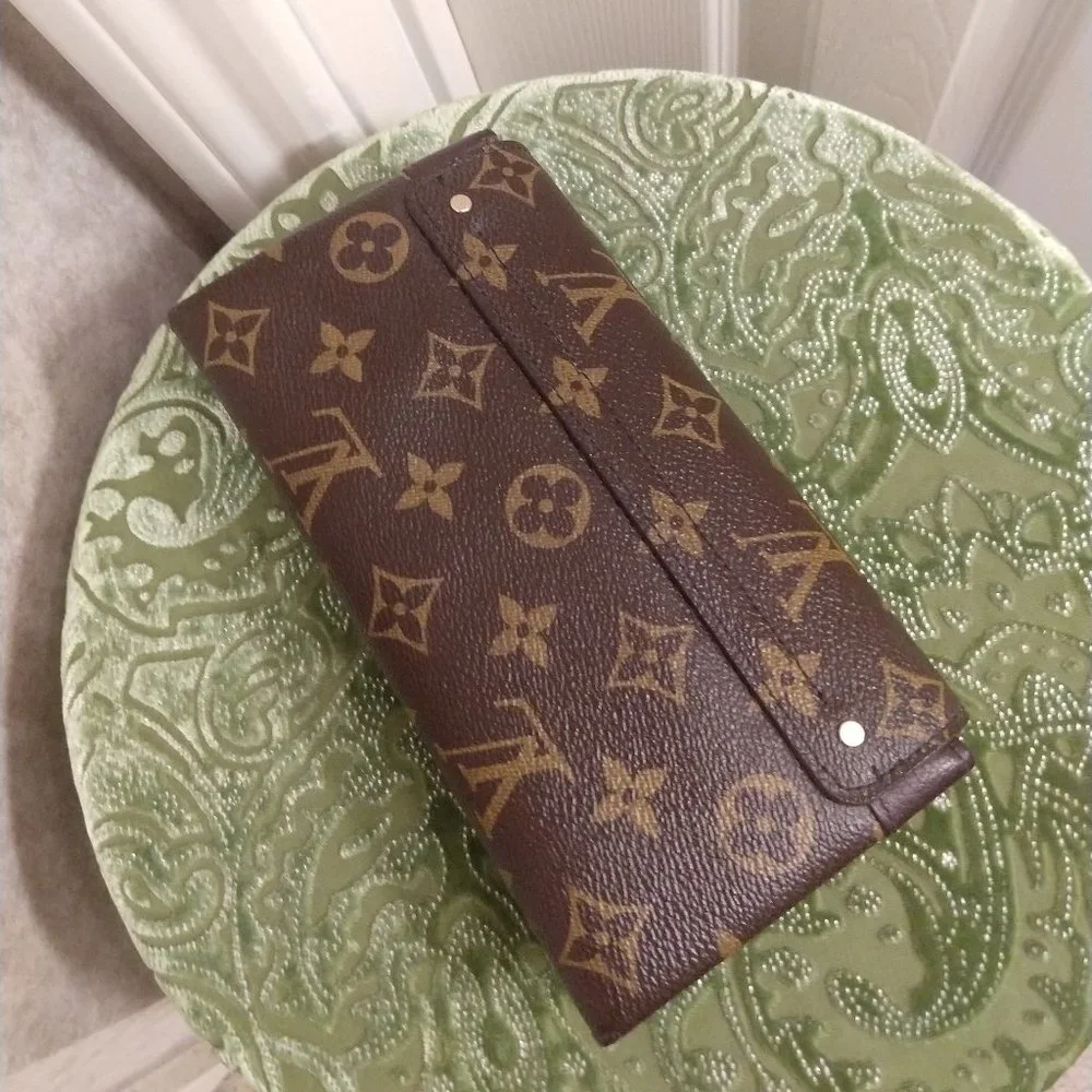Louis Vuitton Monogram Elysee Wallet - Picture 4 of 15